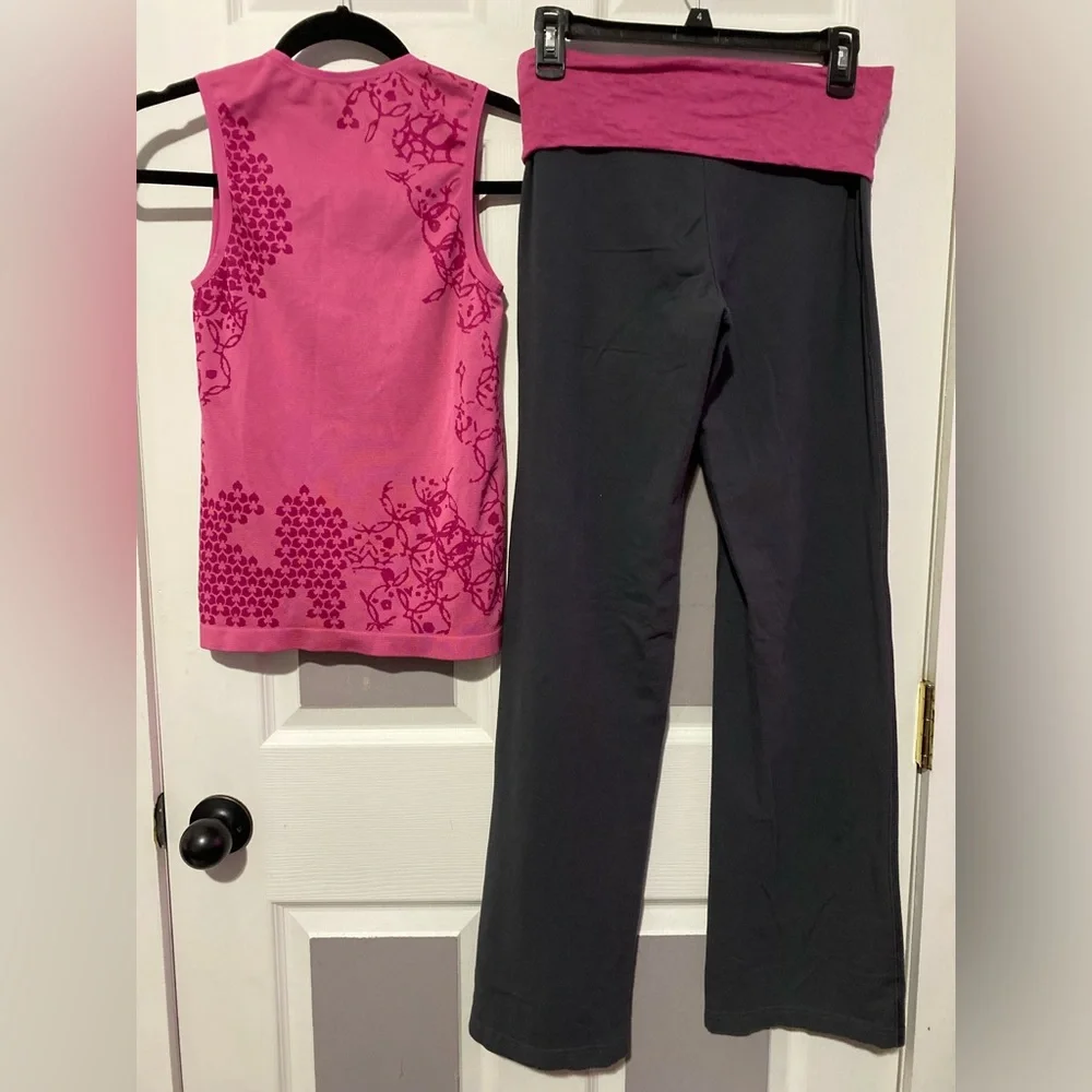 Reebok Athletic Set. Matching pants and top.